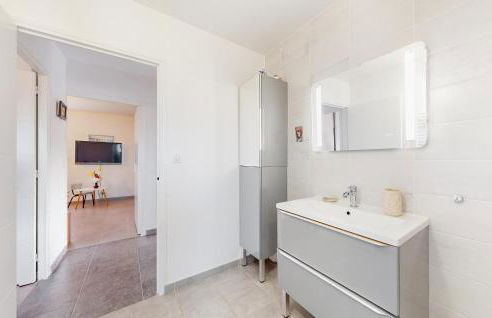 2 Bedroom Amazing Home In Landévant - Foto 18