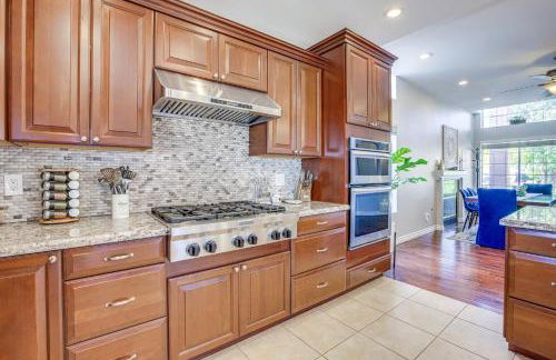 Large Las Vegas Home with Pool, Hot Tub and Game Room - Foto 7