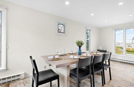 Salty Dolphin by Bayley Vacation Rentals - Foto 27