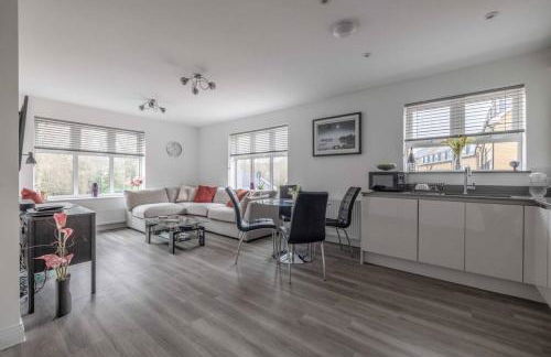 STYLISH HOME - VIRGINIA WATER LAKE & FREE PARKING - By Tempstay - Foto 8