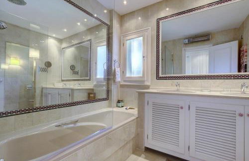 Elegant 2 Bedroom PH in Serene Urb El Presidente RDR521 - Photo 9