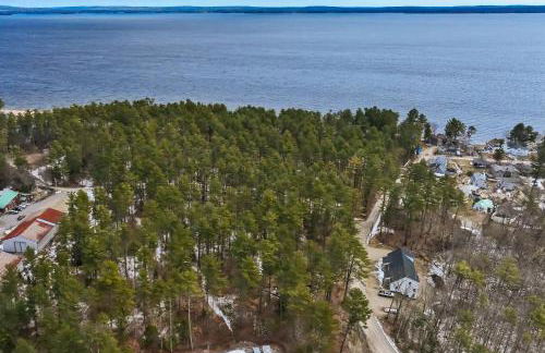 Walk to Beach and Sebago Lake Luxe Family Getaway! - Foto 40