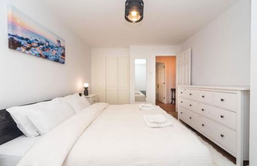 Gorgeous 4 BR House Near Station mins to London - Pass the Keys - Foto 37