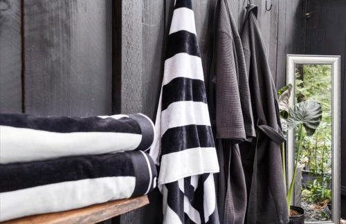 The Black Nest - Hot Tub Romantic Getaway - Foto 4