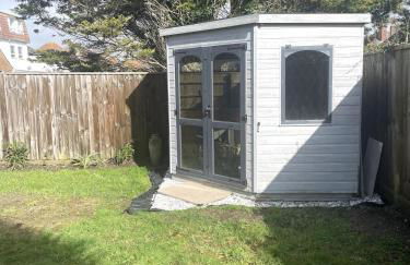 Villa Maria Southbourne - 2 Mins to Beach - Coastal - Dog-Friendly - Modern Luxury - Large Private Garden - Private Access - Parking - Foto 23