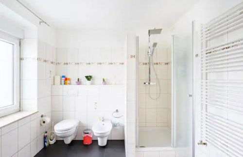 Günstiges grünes Ferienzimmer mit separater moderner Dusche - Foto 18