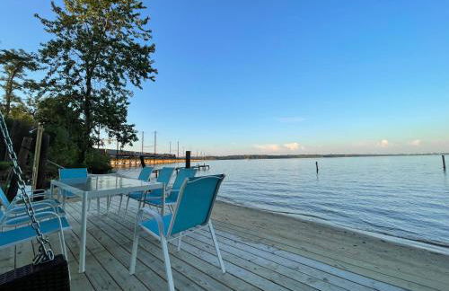 Waterfront Home with Private Beach, Stunning Views - Foto 12