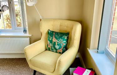 Stunning Large Detached Gloucester, 4 beds, 3 bedroom, 2 bathroom property, Nr Chelt, The Docks and Quays sleeps 6 - Photo 5