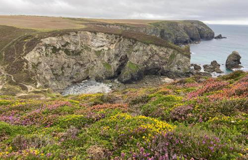 Sunsets In Porthtowan, Beachfront apartment - Photo 17