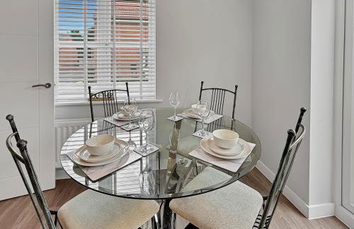 Amaya Seven - Luxury 3 bedroom detached house with garden & driveway - Sleeps 7 - Bottesford, Leicestershire - Foto 10