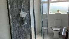 'Kodi's Place' Well appointed 1 bedroom apartment with excellent transport links and free Wi-Fi - Foto 4, Shower