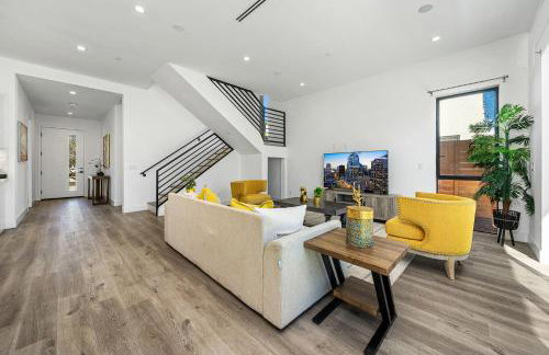 7 BR double house with parking and a backyard in LA - Foto 55
