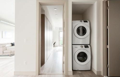 Contemporary Condo - Grill - Balcony - Tesoro - Foto 19