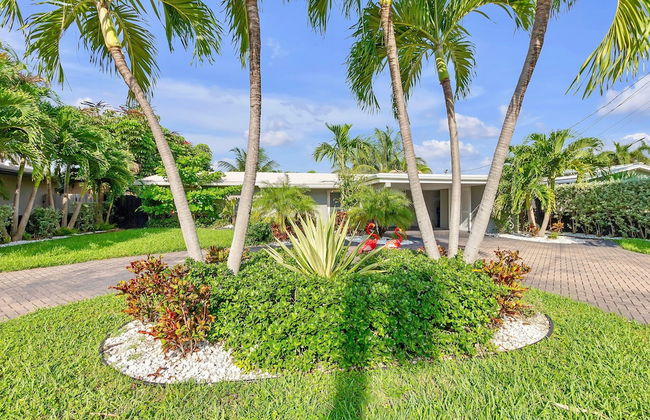 Flirty Flamingo Colorful Waterfront Escape w Pool - Foto 16