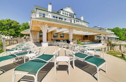 Gorgeous Onekama Condo with Pool and Lake Access! - Foto 25