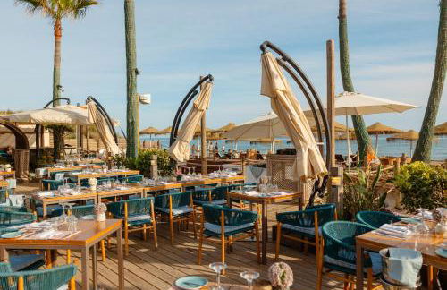 Luxurious frontline golf apartment in Elviria - Photo 61