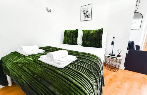 Chic Studio, Free parking, Sleeps 2 - Foto 1