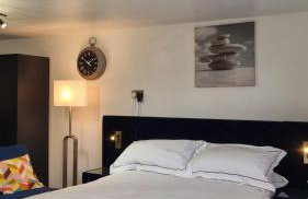 Benzer Apartments - Photo 5
