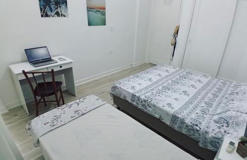 Ponta da Praia amplo 3dorm 3ban frente ao mar - Foto 23