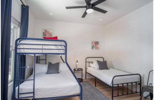 Vibrant 4BR3BA Oasis Near Happy Downtown - Foto 23