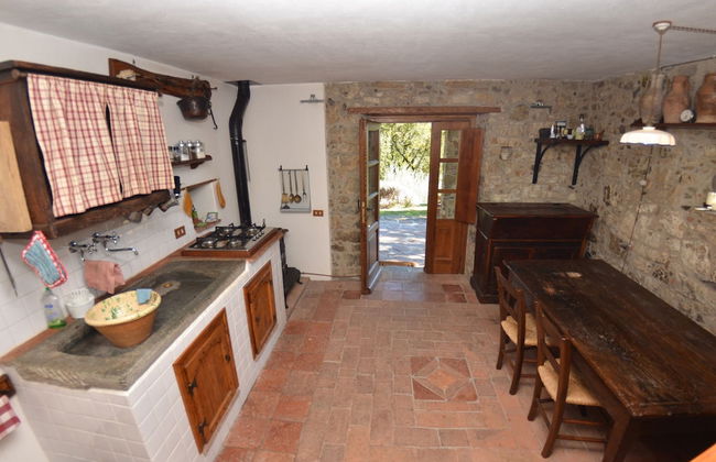 Lovely Cottage in Bagni di Lucca Amidst Fields - Photo 6