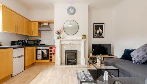 5min to Huddersfield Royal Infirmary Hospital - Foto 3