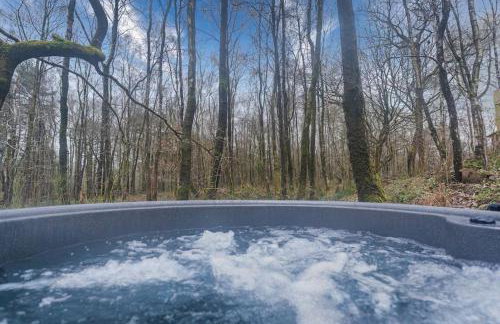 Padley; woodland lodge with hot tub for 2-4 in the Staffordshire Moorlands - Foto 4
