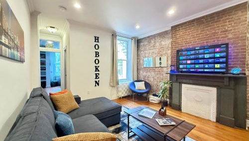 Large Home - Great Location - 15 Minutes to NYC - Foto 3