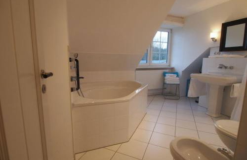 Gut-Rattelvitz-Galerie-F-hochwertig-Sauna-Kamin-eTankstelle-Spielscheune-15-000qm-Park-Land - Foto 8