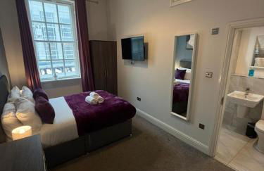 City Centre 4 Bedroom Apartment with Terrace Sleeps 10 by StaySavvy Accommodation - Foto 10