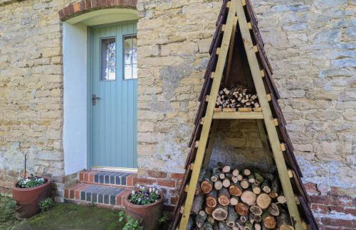 Swallow's Nest - Photo 2