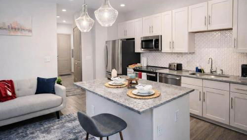 Gorgeous Luxury Lake View Suite | Gym & Pool - Foto 4