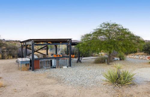 Jackalope Junction-Pool, Hot Tub, Fire Pit, BBQ & Desert Views! home - Foto 27