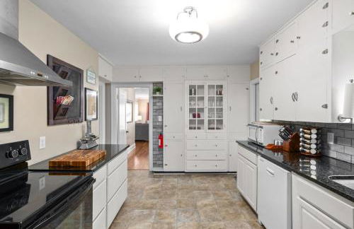 The Gameroom on Madison - Large Home Accommodates 12 Guests (102 Madison Ter) - Foto 55