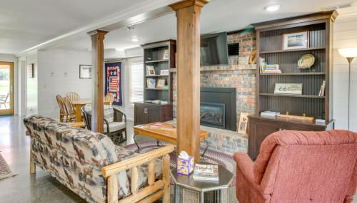 Rustic Lakefront Cabin with Dock and Fire Pit - Foto 5