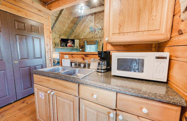 Budro's Bungalow 2 Bedroom Cabin by RedAwning - Photo 32