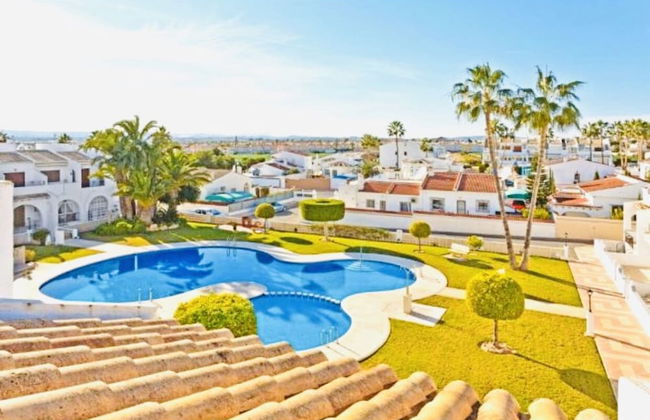 2-bed Apartment 10 min Drive to the Beach! - Foto 1