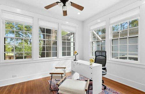 2025 New Build Victorian Gem on UT, 4BR, 2BA Downtown with Free Parking - Foto 15