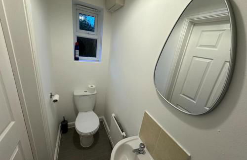 Modern TownHouse - 3 bed 2.5 bath 2 Private Gated Parking - Photo 12