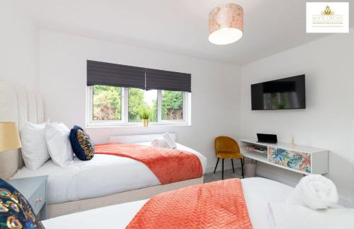 Contractors 3 Bed 2Bath House Free Off Street Parking for 2 Cars WiFi Stevenage Self Catering Sleeps 5 Guests By White Orchid Property Relocation - Foto 9