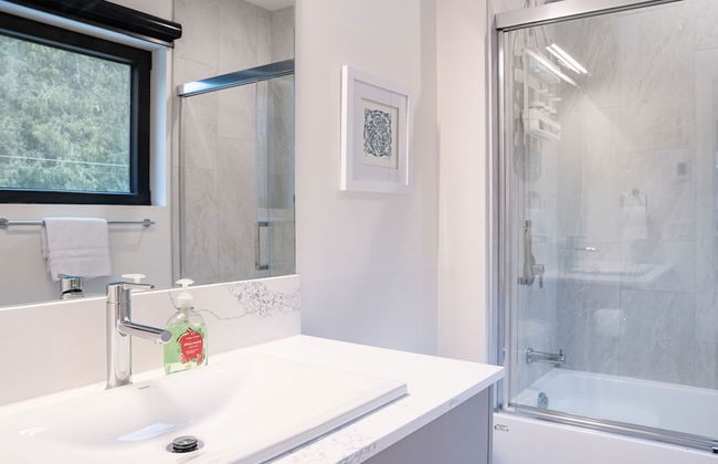 Hemlock Hangout By Revelstoke Vacations - Photo 37