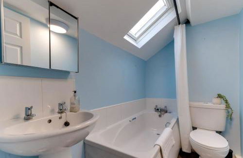 Lavender Cottage - a beautiful quirky family cottage - Foto 10