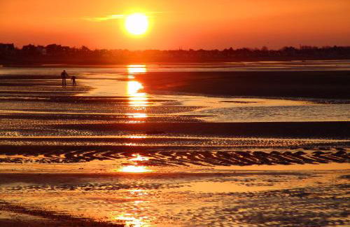 Hortansia apt rénové bien équipé avec terrasse aménagée jardin, parking privé, proche de la mer, près de Port en Bessin et Omaha Beach - Foto 35