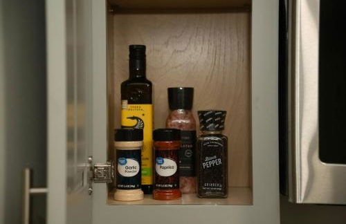 Uptown LUXE Retreat with Parking & Walk to City Center - Foto 20