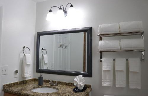 Hidden Sapphire-Apartment with Kitchen and Laundry - Foto 15