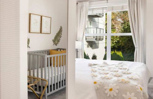 Rare 3BR Modern Urban Escape Private Garage - Foto 30