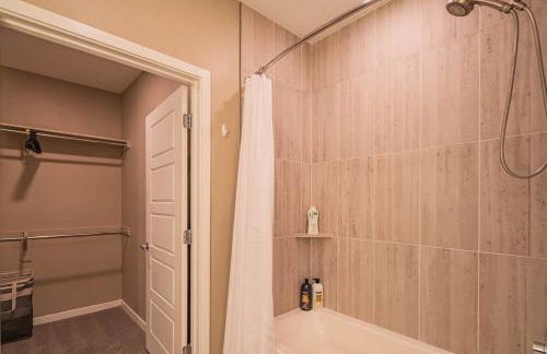 Spacious 2BR Uptown Biltmore Gym Pool Parking WD - Foto 42