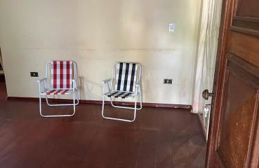 Casa inteira - ótima localização - Foto 1