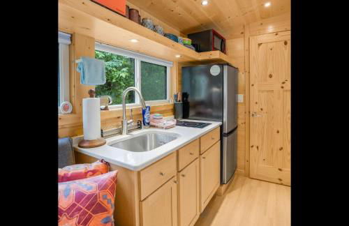 Serene Blue Ridge Mountain Stay in Luxe Tiny Home - Foto 26