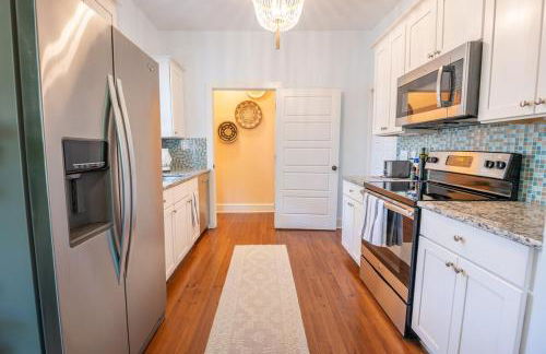 Pelican Hideaway - Charming Home & Entire Backyard - Foto 18